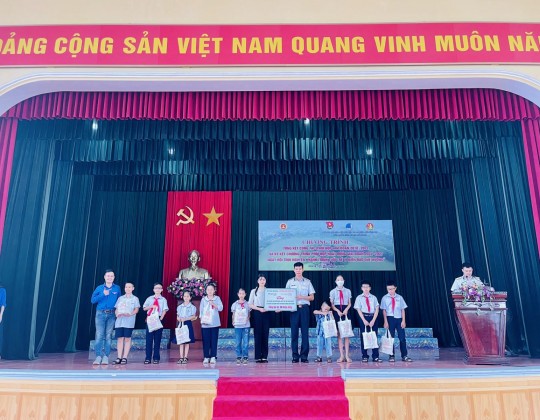 Nature's Way vinh dự là đơn vị đồng tài trợ chương trình khám bệnh tình nguyện, cấp thuốc miễn phí tại lữ đoàn 147 hải quân