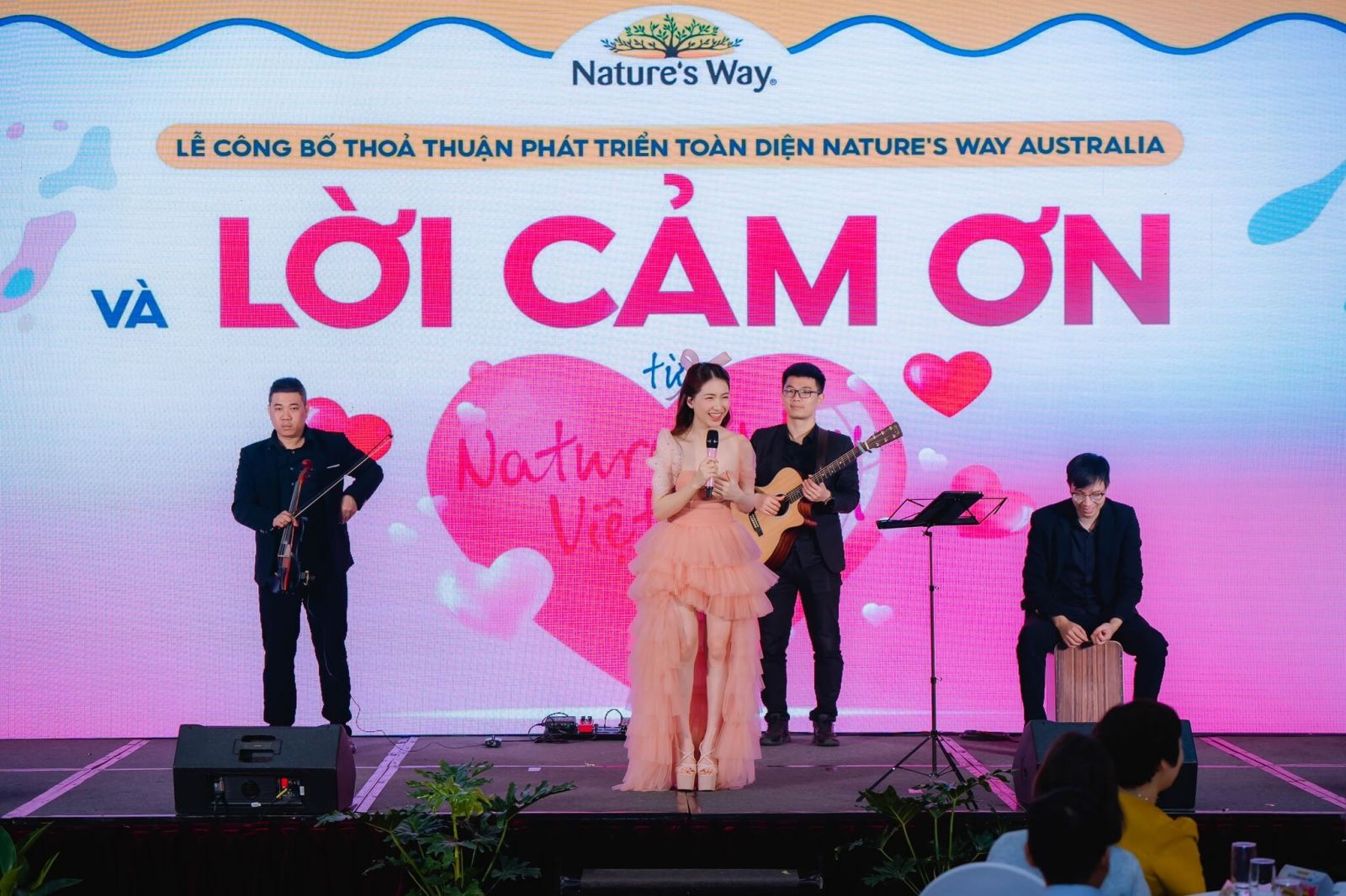 Các tiết mục văn nghệ trong buổi lễ ký kết