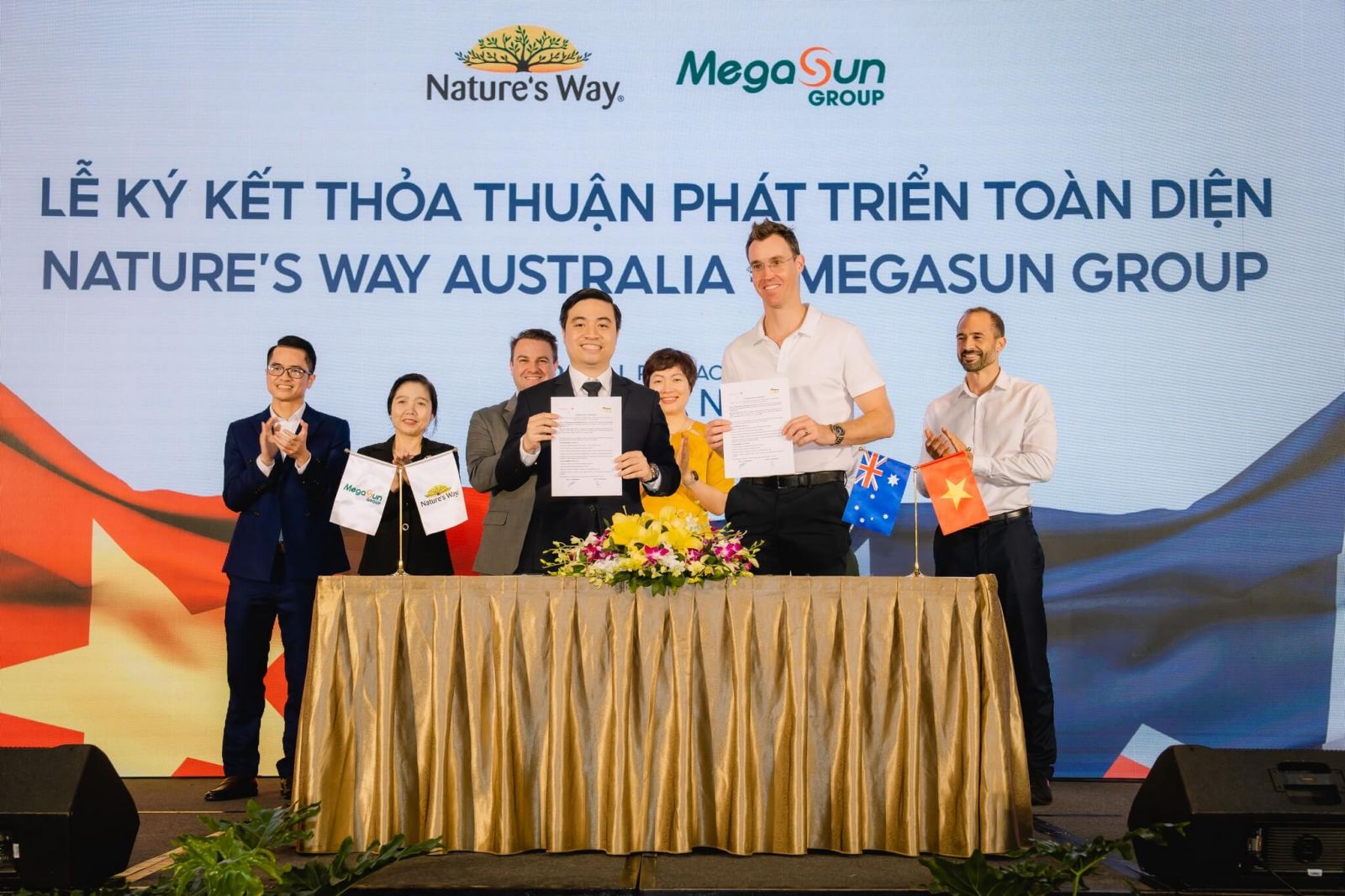 Lễ ký kết hợp tác phát triển toàn diện với Nature’s Way Australia