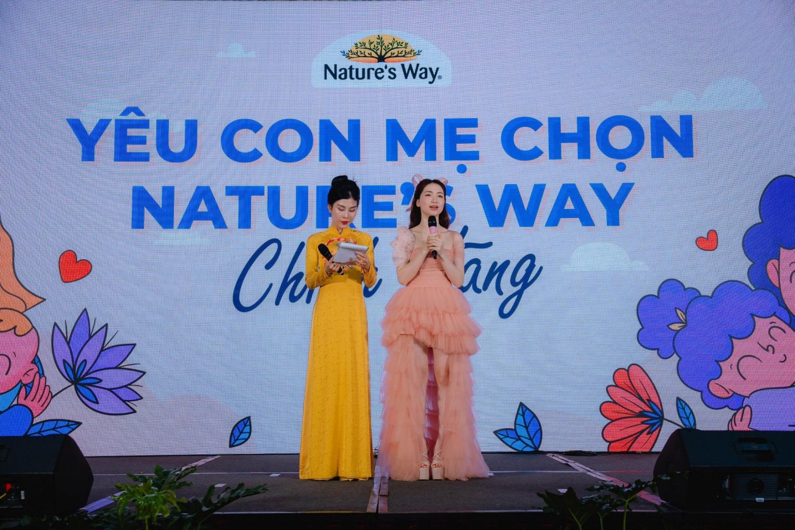 Hòa Minzy tham dự Lễ ký kết hợp tác phát triển toàn diện của Nature's Way Úc và Megasun Group