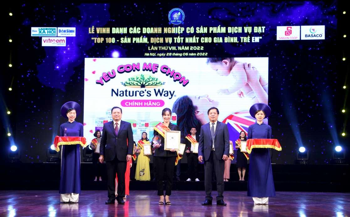 Nature’s Way được vinh danh trong Top 100 Sản phẩm dịch vụ tốt nhất cho gia đình, trẻ em lần thứ VIII, năm 2022.